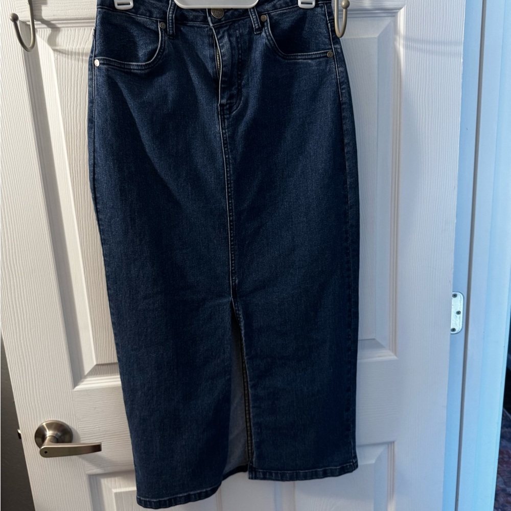 Elegant Dark Blue Denim Skirt